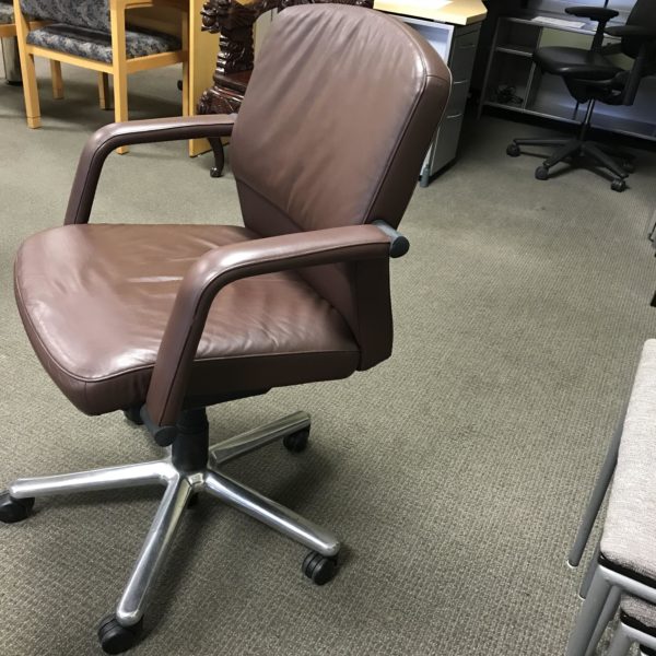 pre owned leather chairs